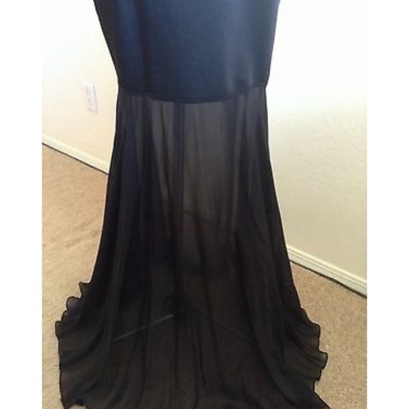 BCBG Max Azria. Size 8. - Picture 5 of 11